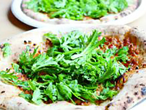 地粉ピザの写真