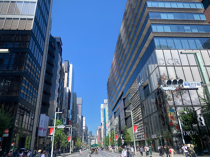 銀座の中央通りの写真
