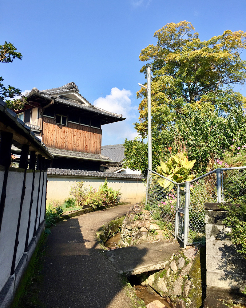 金谷集落の路地の写真