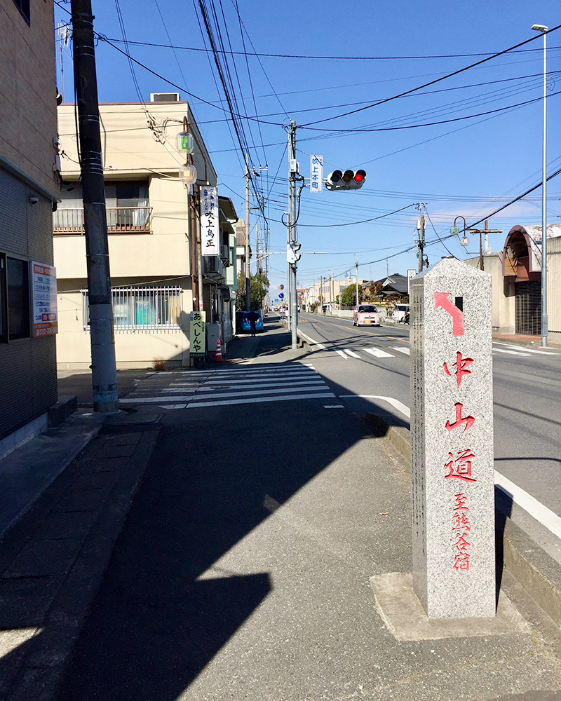 左方向に進んでいく写真