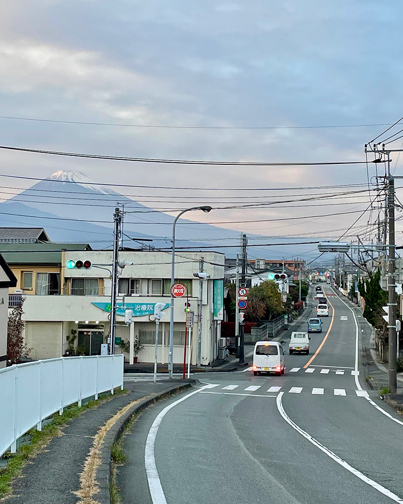 下田街道が続いていく写真