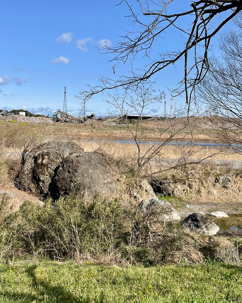 渡河の目印、川越岩が今も残る写真