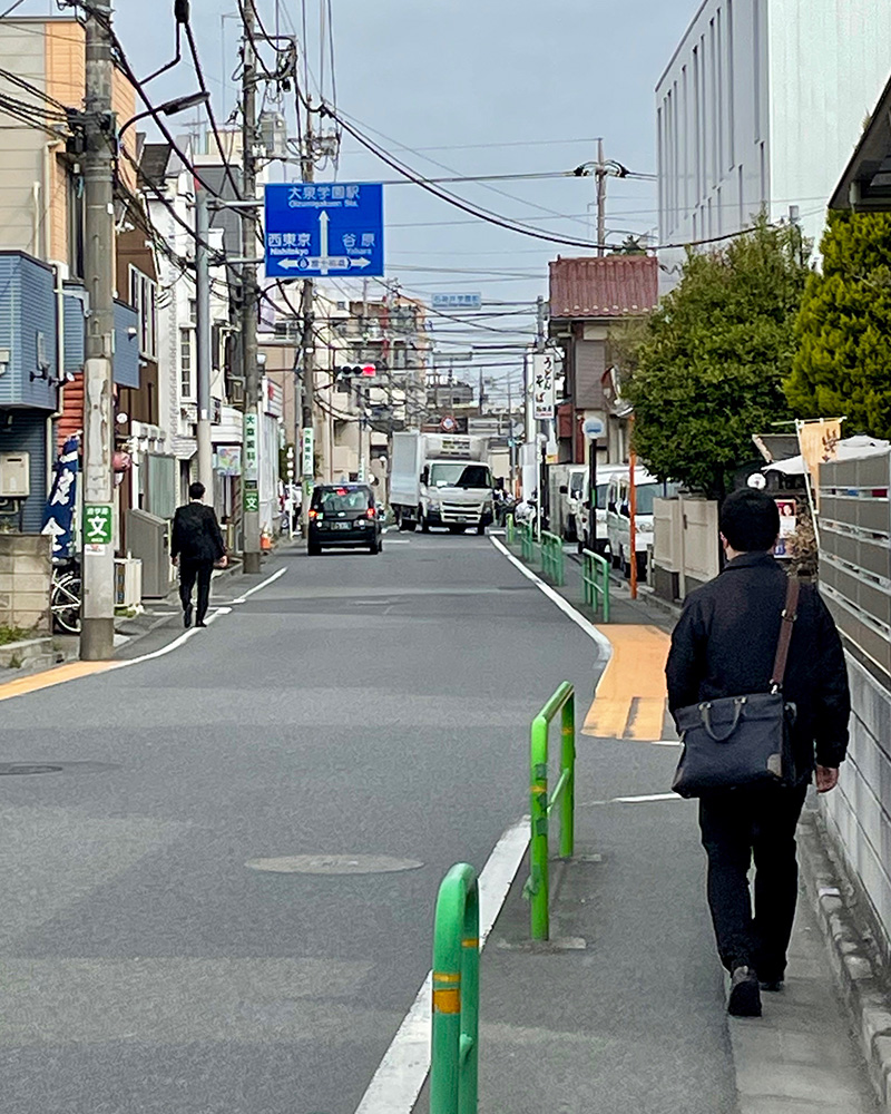 大泉学園駅まで歩いていく写真