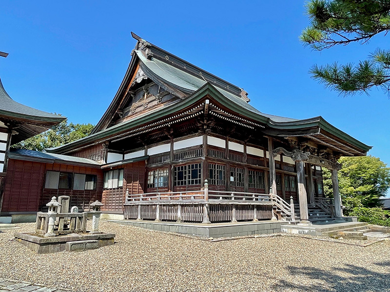 本願寺国府別院、親鸞とその妻・恵信尼が暮らしていた草庵跡に建てられた写真