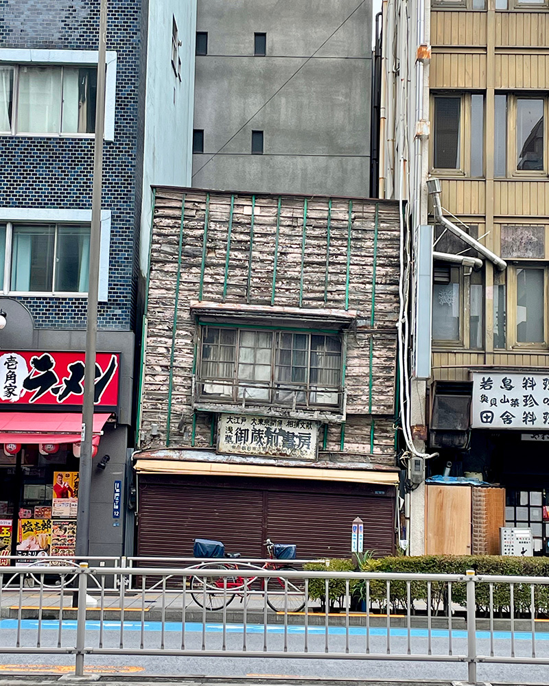 すごい傾き、大丈夫か?の写真