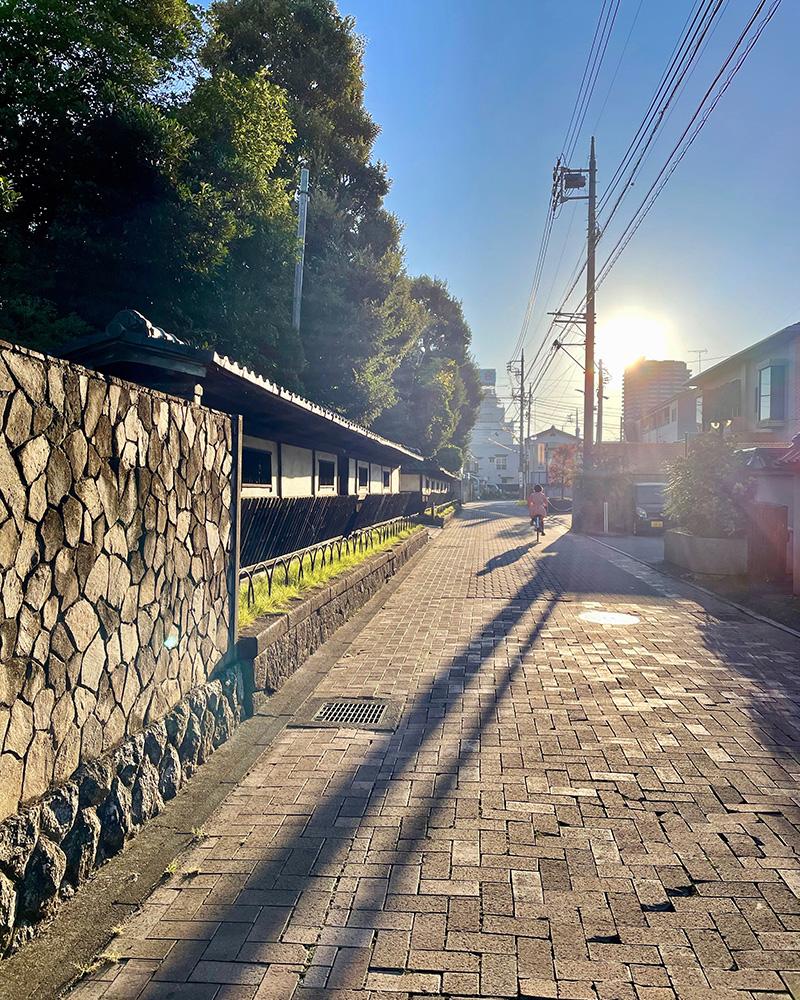 朝の古河の街をそぞろ歩く写真