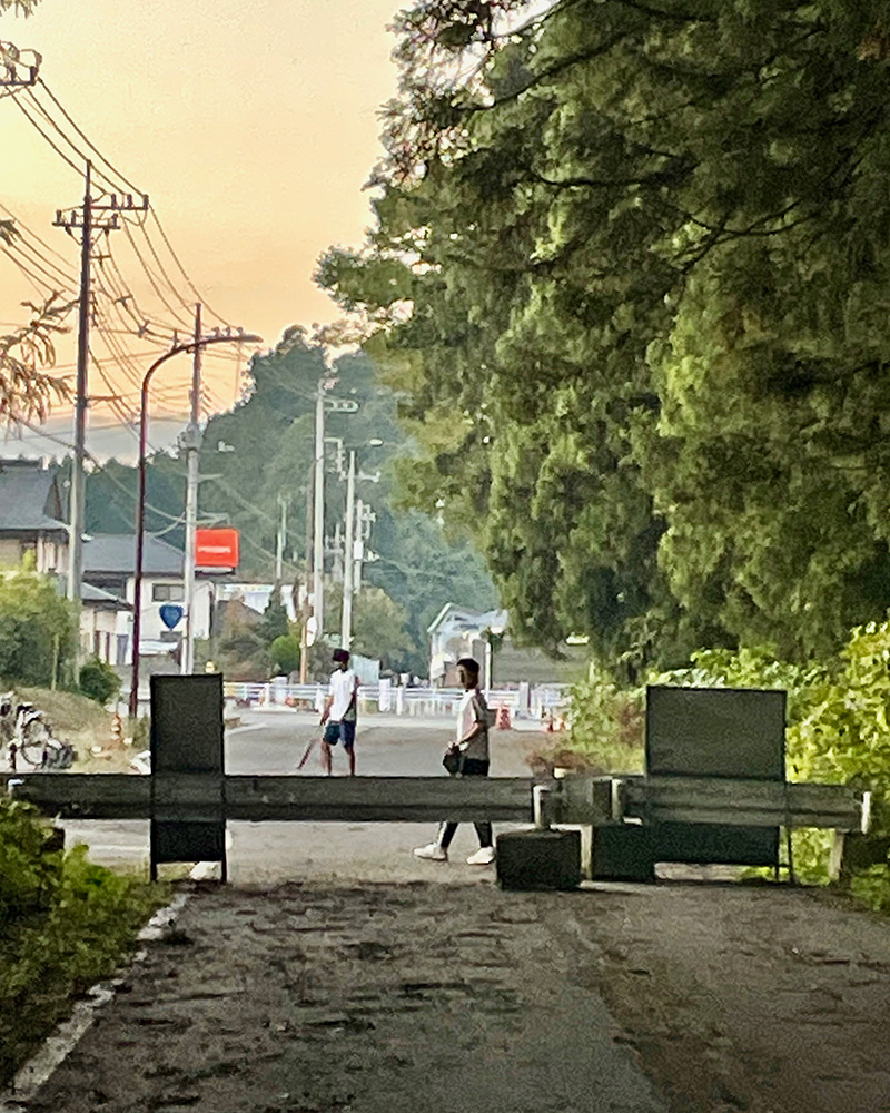 野球に興じていた少年たちの写真