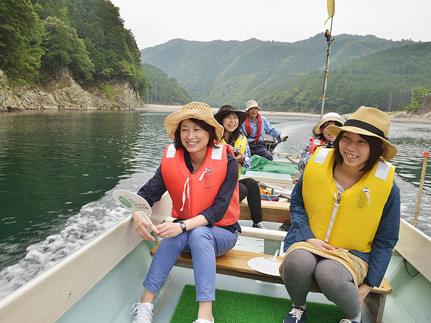 奇岩が続く瀞峡・瀞八丁(どろはっちょう)を川舟で巡るの写真2